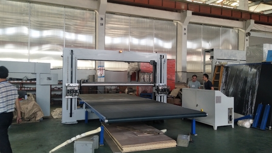 La cortadora horizontal de la esponja del CNC hace espuma la cuchilla oscilante 6kw automático de la PU
