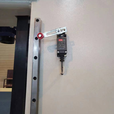 24. Corte de espuma con cuchilla oscilante CNC de 10M/min para las industrias de muebles, automotriz, embalaje y aislamiento