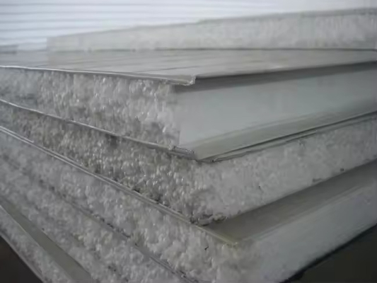Máquina de moldeado de paneles de sándwich EPS / línea de producción de azulejos de techo automática de lana de roca con chapa de acero de color