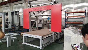La cortadora horizontal del contorno de la espuma de Eva de la alta precisión acelera a 10 M/minuto