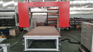 La cortadora horizontal del contorno de la espuma de Eva de la alta precisión acelera a 10 M/minuto