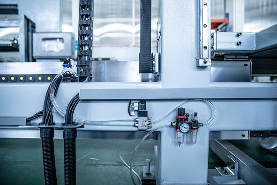 La PU del CNC 2.0m m hace espuma cuchilla horizontal y vertical de la cortadora