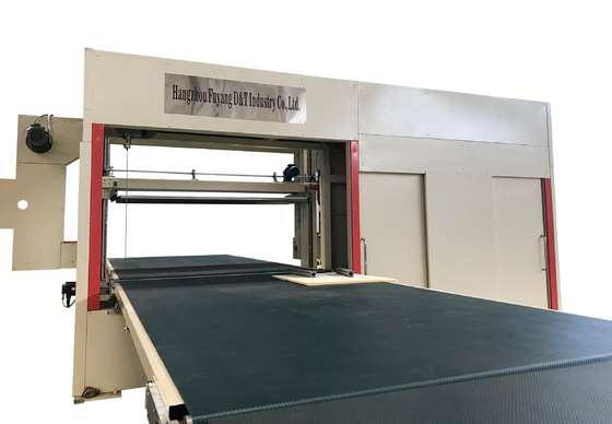 La cortadora vertical de la esponja del CNC 40m/Min 3D forma para la espuma flexible