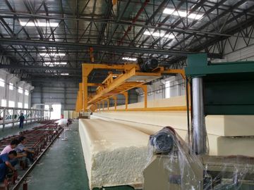 Cadena de producción continua horizontal de máquina de la espuma unidad larga del bloque de espuma de la abrazadera