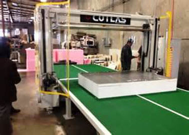 Cortador oscilante de la cuchilla de la esponja de la cortadora del CNC de la esponja automática del látex