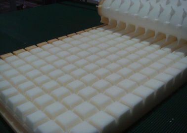 Cortadora horizontal de la espuma con el sistema de conversión de frecuencia, cadena de producción del colchón de la esponja