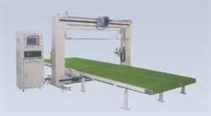 Cortador oscilante de la cuchilla de la esponja del látex del CNC los 6m/minuto, cortadora automática