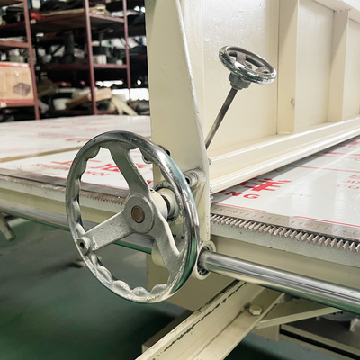 CNC vertical manual de la cortadora de la espuma del colchón de la esponja